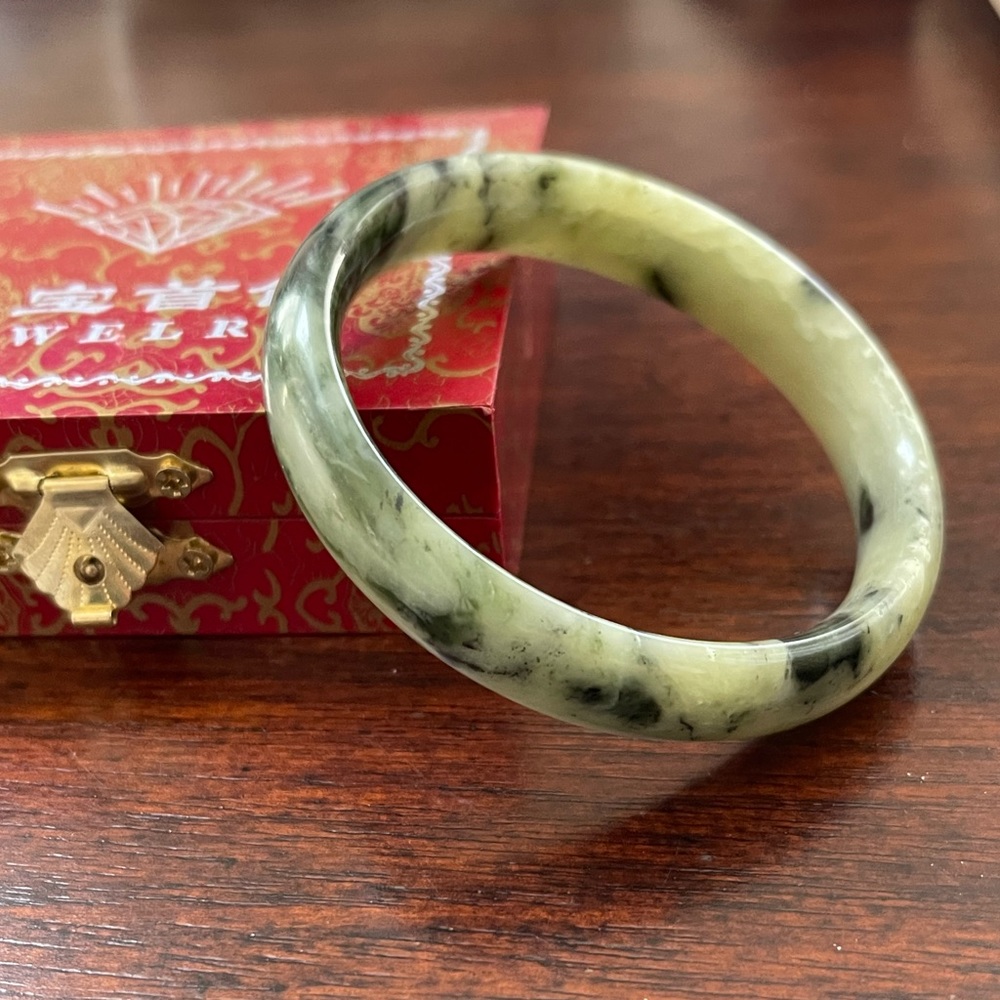 Natural Xiu green jade bangle bracelet - Picture 2 of 14